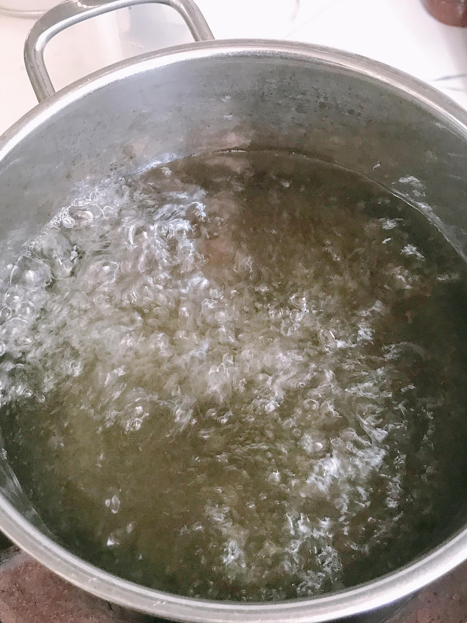 Nấu nước đường ngâm để nguội